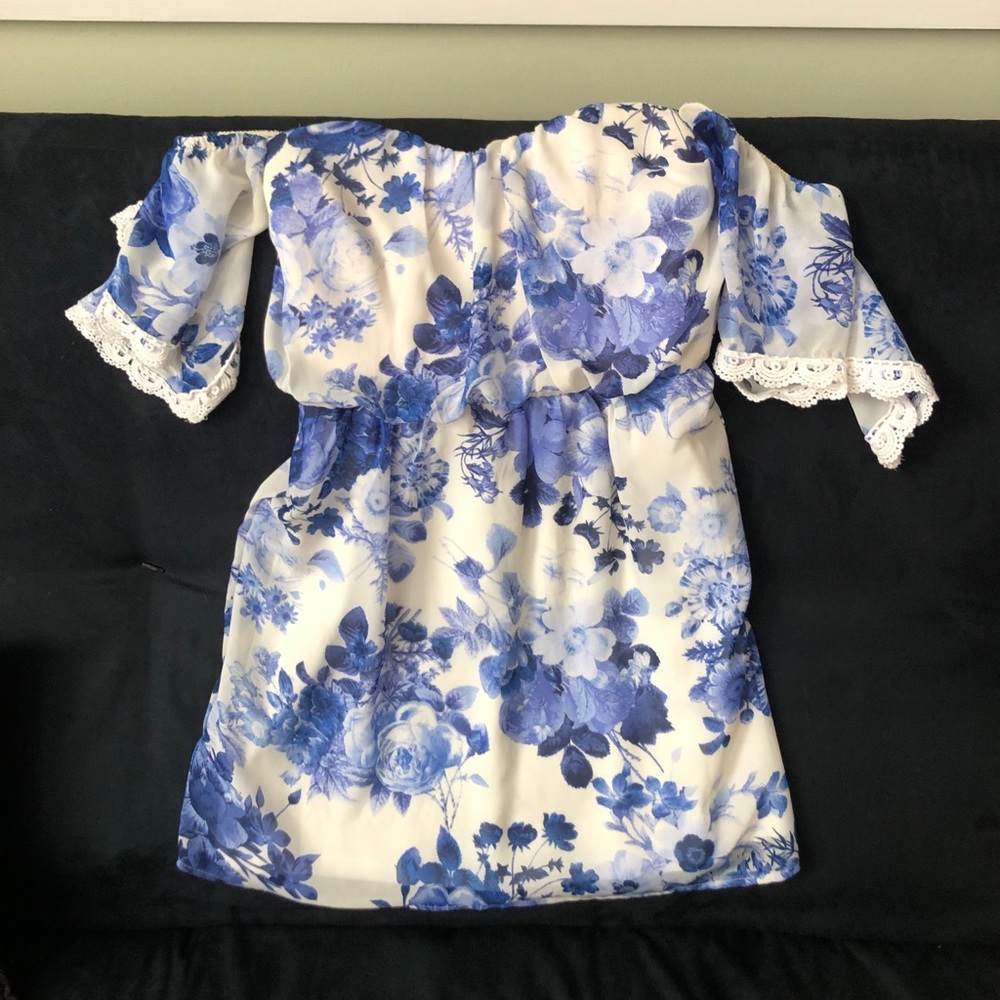 Adorable floral print dress. Perfect for summer!